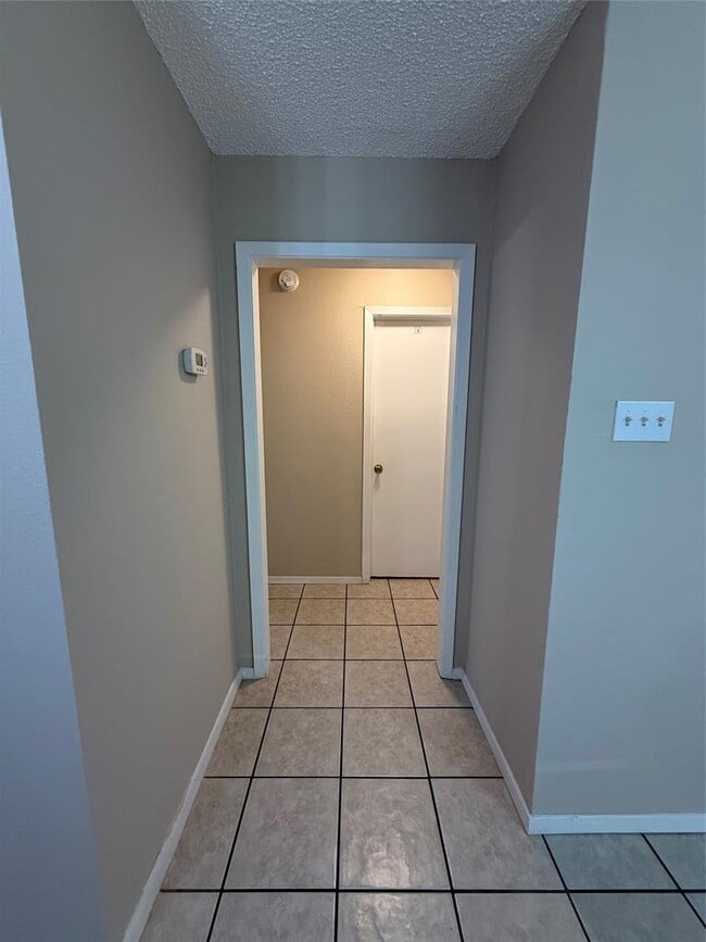 Building Photo - 1402 Westcott Dr