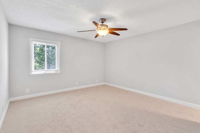 Building Photo - Bellemeade Highlands Condo