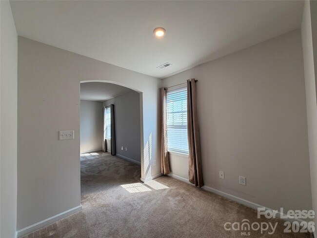Building Photo - 9330 Grand Valley Dr