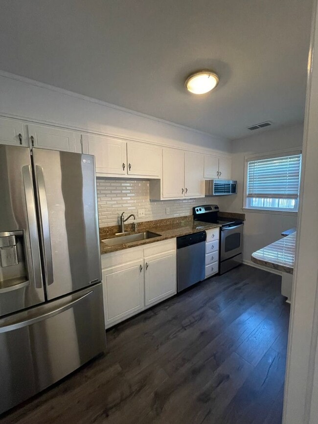 Building Photo - Williamsburg Townhome Available for Rent