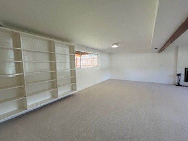 Building Photo - Completely Refreshed 4-Bedroom Shoreline Home