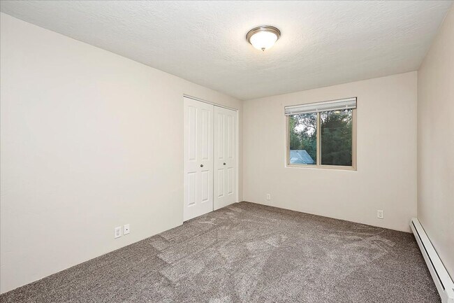 Building Photo - Exceptional 2 Bedroom, 2 Bathroom Apartmen...