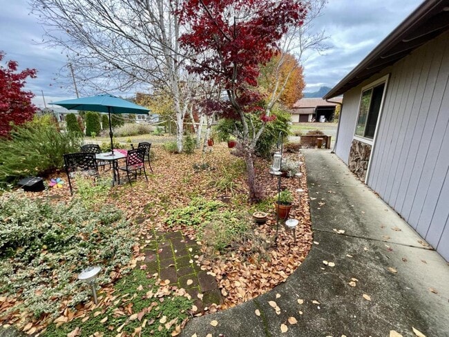 Building Photo - 277 E First Ave