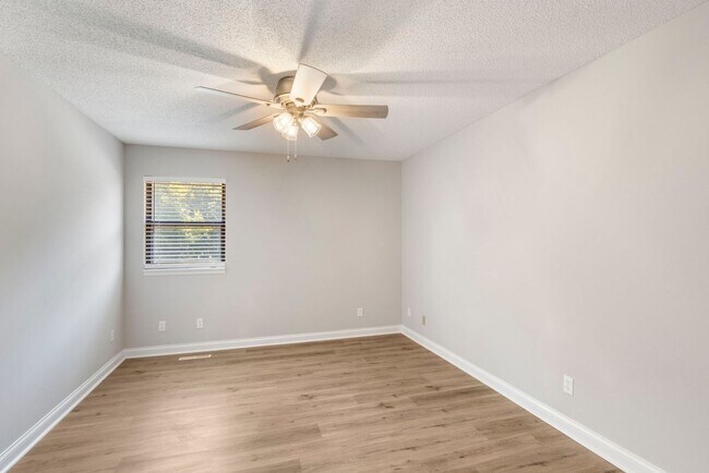 Building Photo - NEW 1720-1722-1724-1726 N Chapman Lane