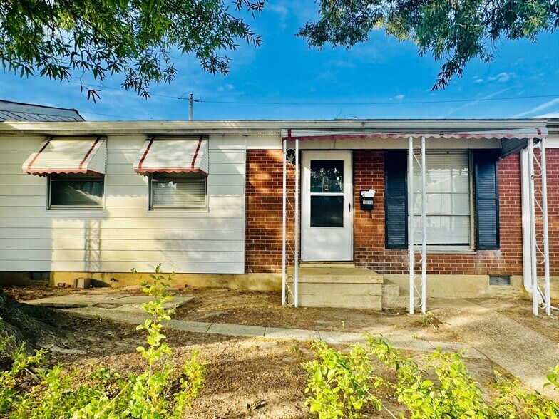 Building Photo - 1216 W Leigh St