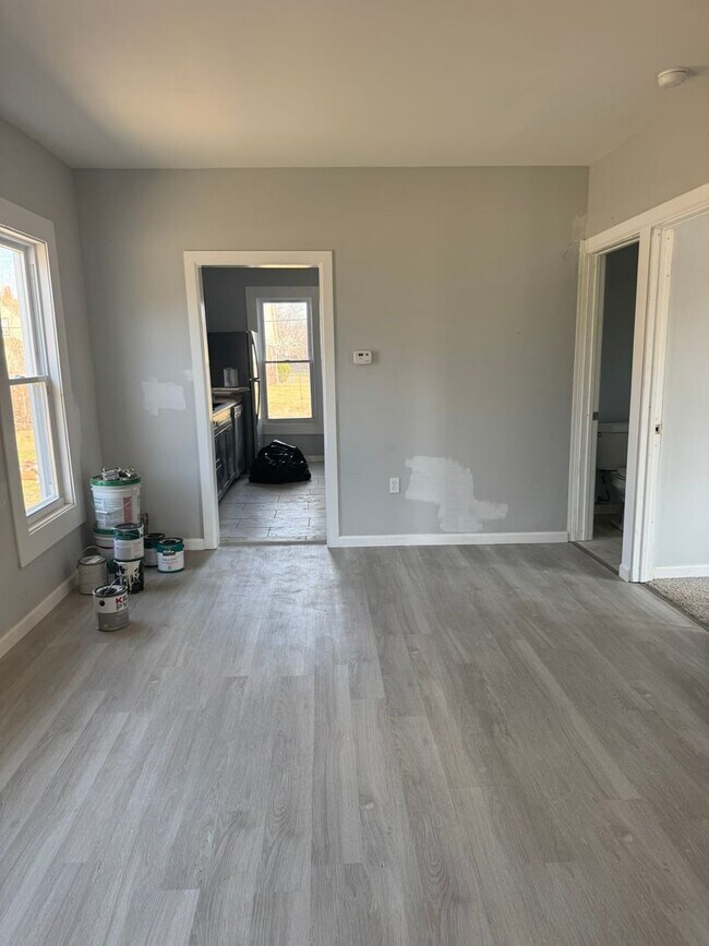 Building Photo - Fully Updated 3 Bedroom - 1 bathroom - $1,375