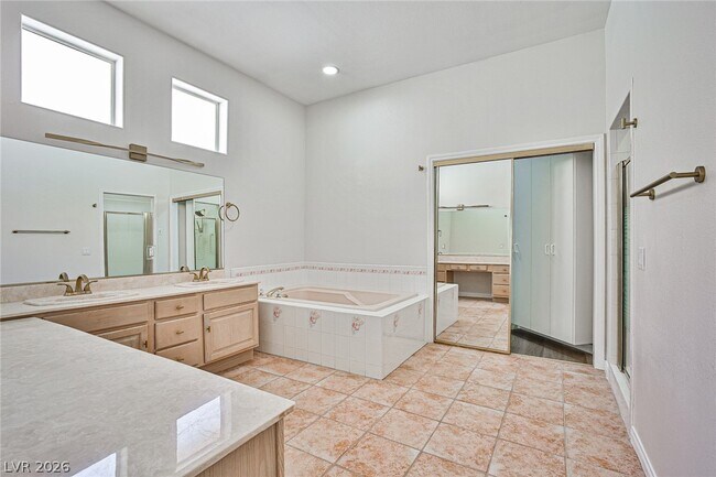 Building Photo - 8052 Marbella Cir