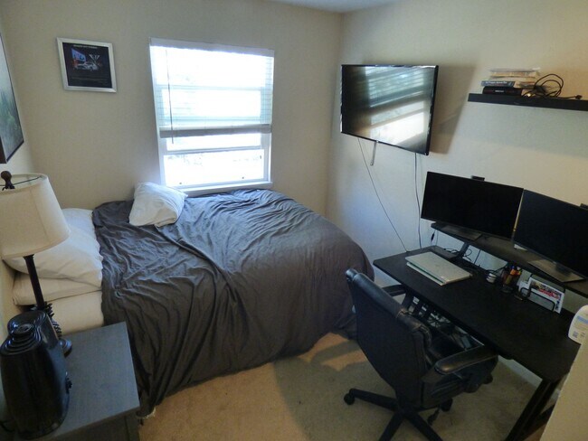 Building Photo - $0 DEPOSIT OPTION. SPACIOUS TRI-LEVEL HOME...