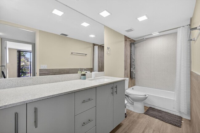 Building Photo - 4770 Fountains Dr S