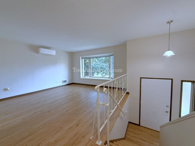 Building Photo - 120 SE 176th Pl
