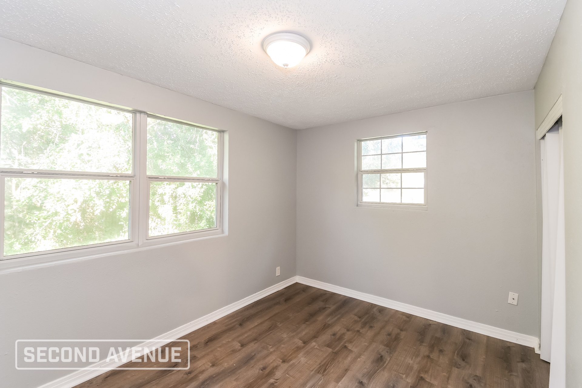 Building Photo - 7333 Roslyn Rd