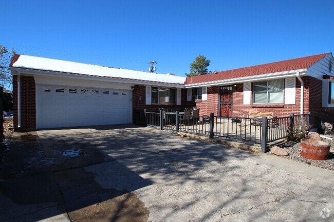 Building Photo - 2565 Willow Ln