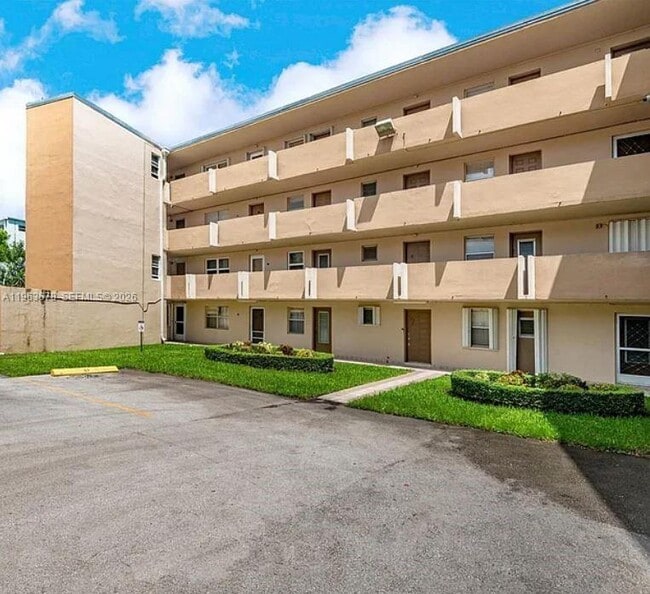 Building Photo - 1401 NE 191st St