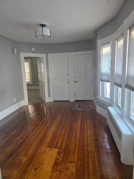 Building Photo - 560 Pine St