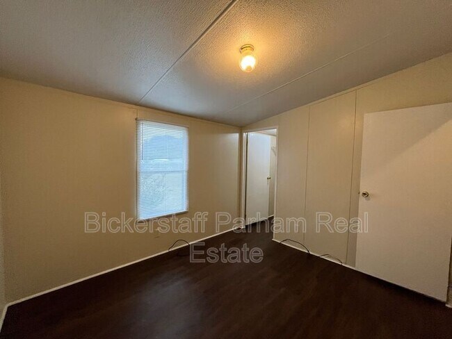 Building Photo - 16 Lake Vista Dr