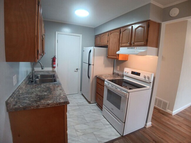Building Photo - Blacksburg, 2 BR / 1 BA Available August 7th, 2026.