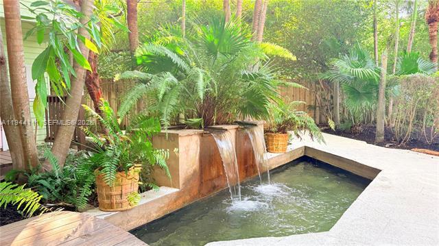 Building Photo - 2301 S Miami Ave