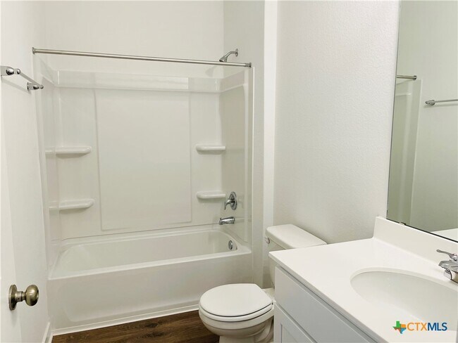 Building Photo - 914 Childress Dr