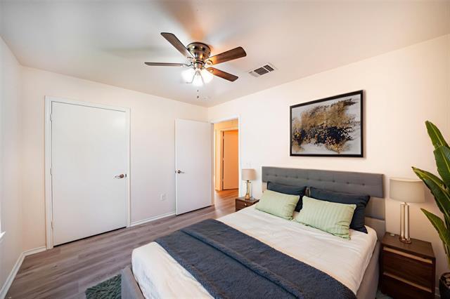 Building Photo - 714 E 12th St