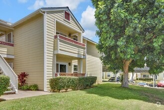 Building Photo - Fairway Terrace 2 bed 2 bath ground floor ...