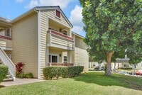 Building Photo - Fairway Terrace 2 bed 2 bath ground floor ...