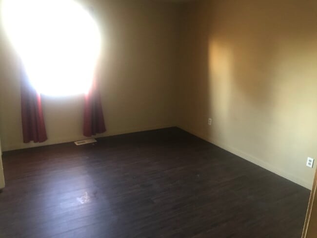 Building Photo - 1212 Henson