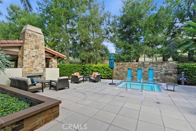 Building Photo - 55 Fuchsia