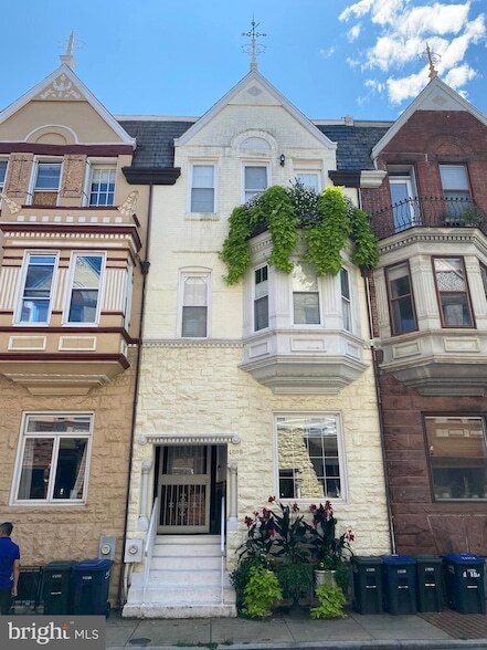 Building Photo - 1808 Riggs Pl NW