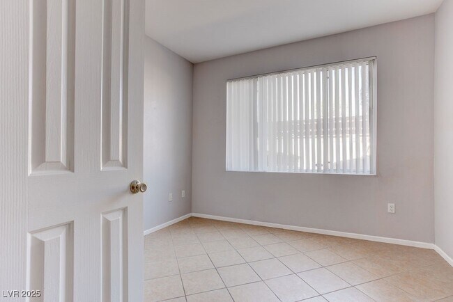 Building Photo - 2900 Sunridge Heights Pkwy