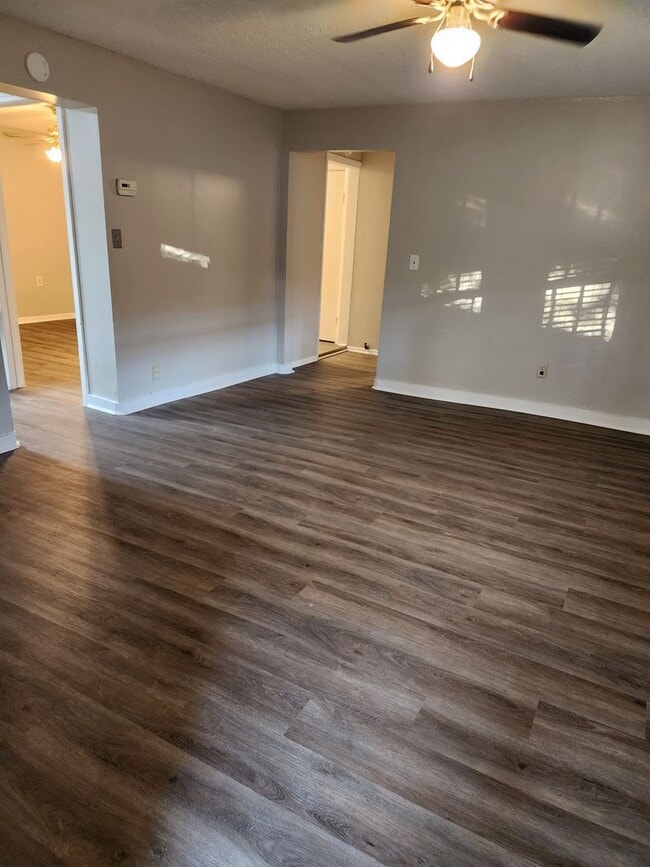 Building Photo - Nice 2 Bedroom
