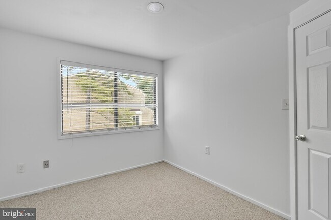 Building Photo - 8619 Welbeck Way