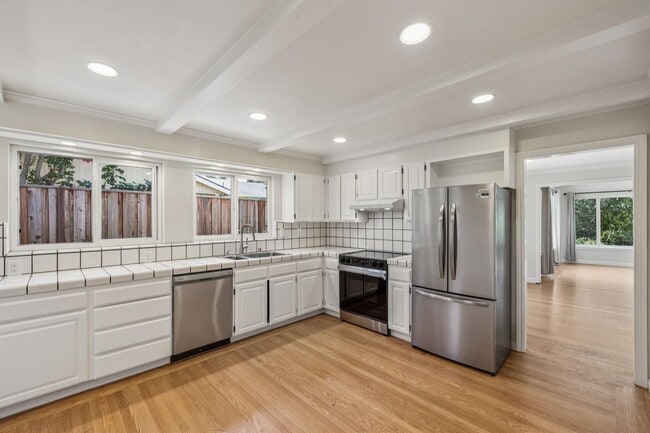 Building Photo - 309 Walsh Rd