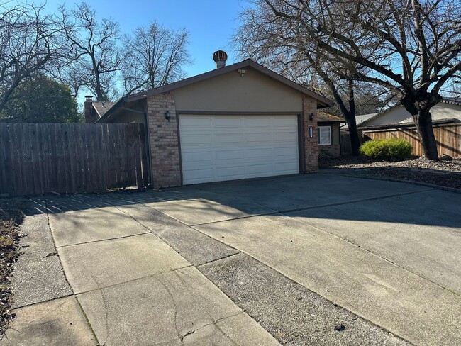 Building Photo - FOR RENT! Citrus Heights Home