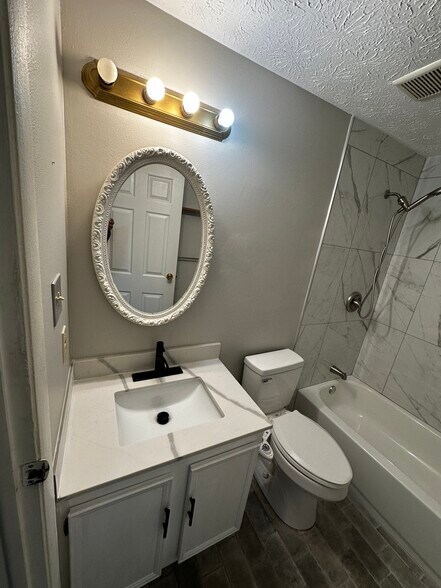 Building Photo - 14505 Farmcrest Pl