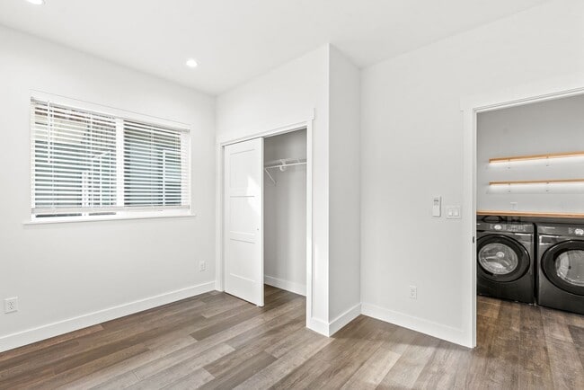 Building Photo - Brand new 2 bed/2 bath, central a/c, dishwasher, washer & dryer, deck & patio! April rent free!