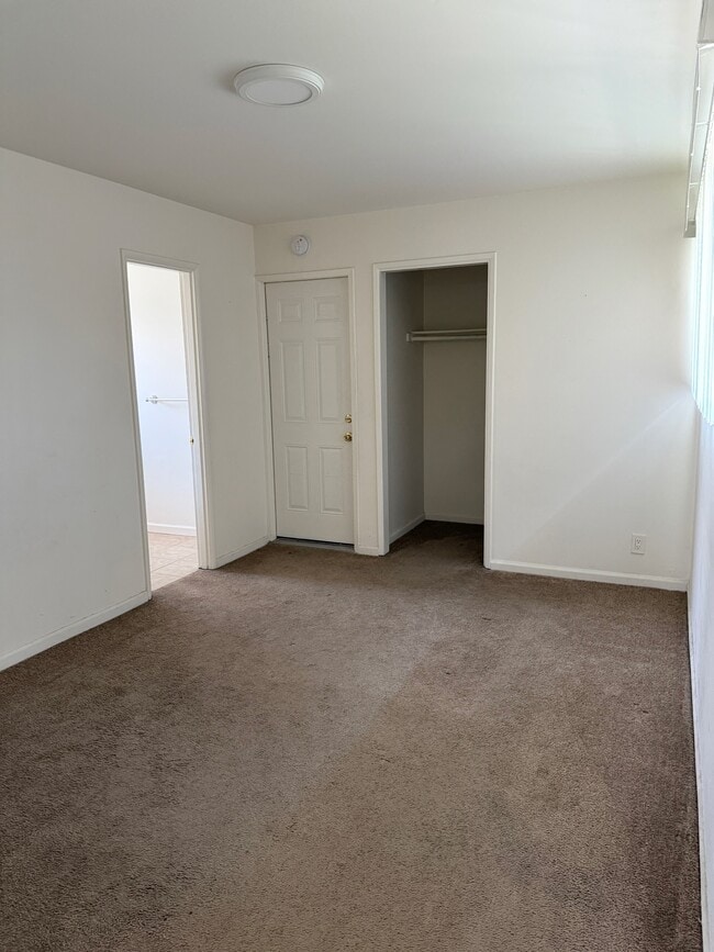 Building Photo - 6302 San Lorenzo Dr