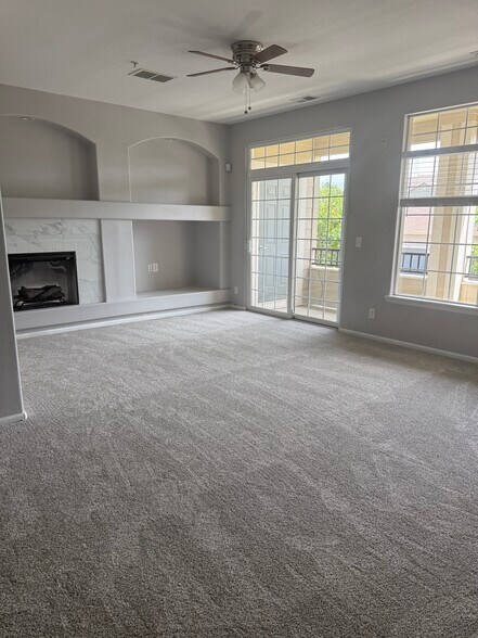 Building Photo - 431 Black Feather Loop