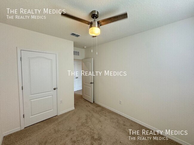 Building Photo - 2331 Gifford Dr