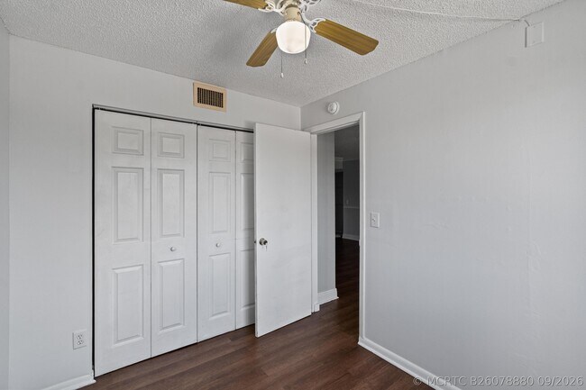 Building Photo - 3700 N Pine Island Rd