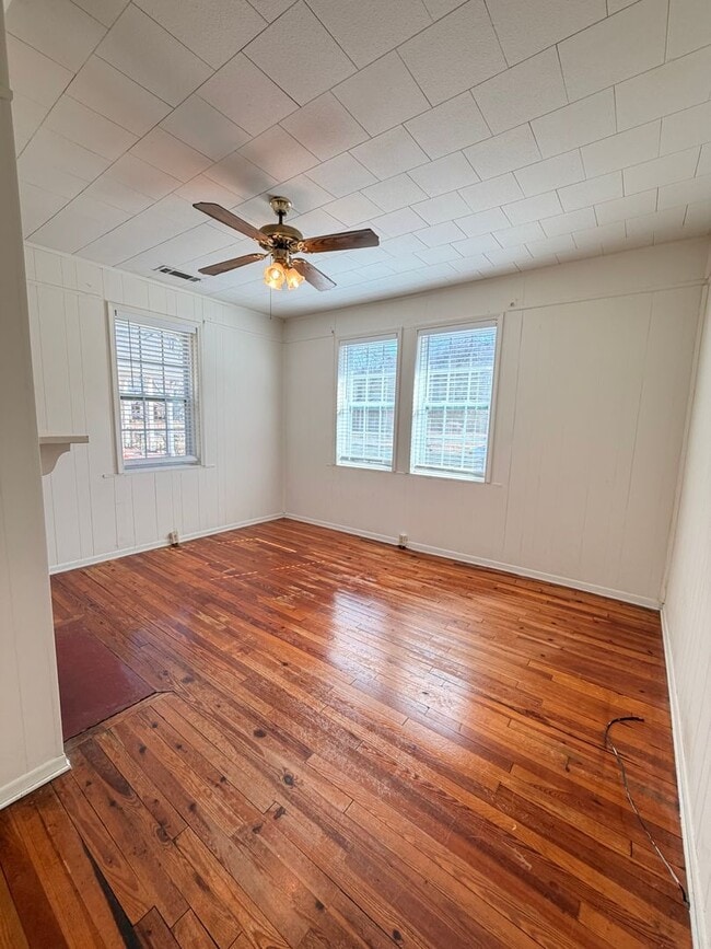 Building Photo - 3/1 House in Celanese $1,495