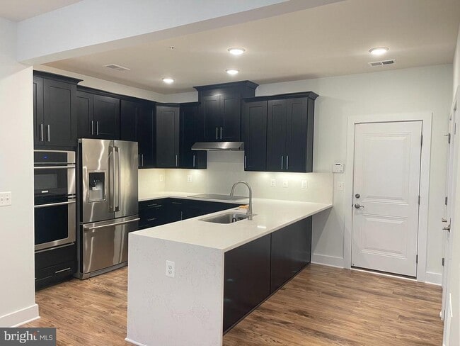 Building Photo - 44774 Tiverton Sq
