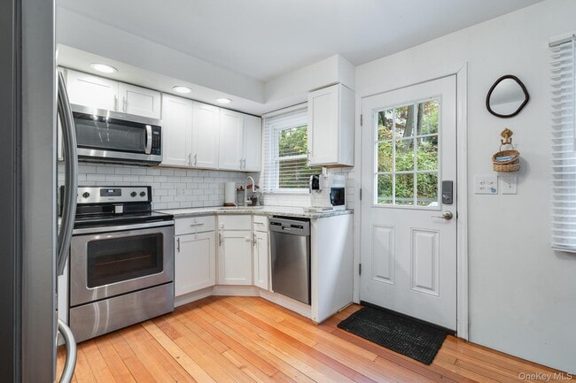 Building Photo - 14 Sylvan Dr