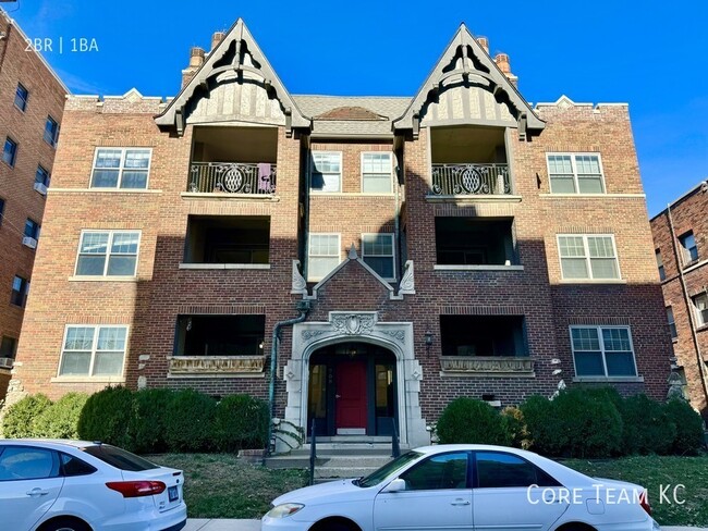 Building Photo - 2nd Floor 2 Bedroom with Plaza View Balcony