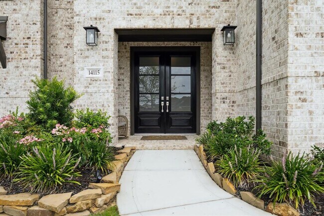 Building Photo - 14115 Garibaldi Dr