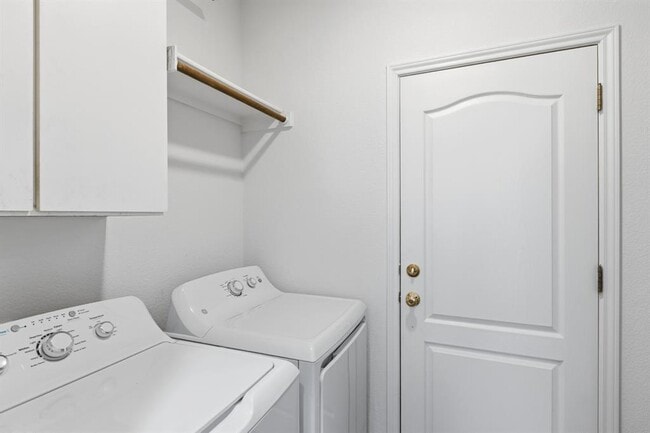 Building Photo - 11316 Cedarcliffe Dr