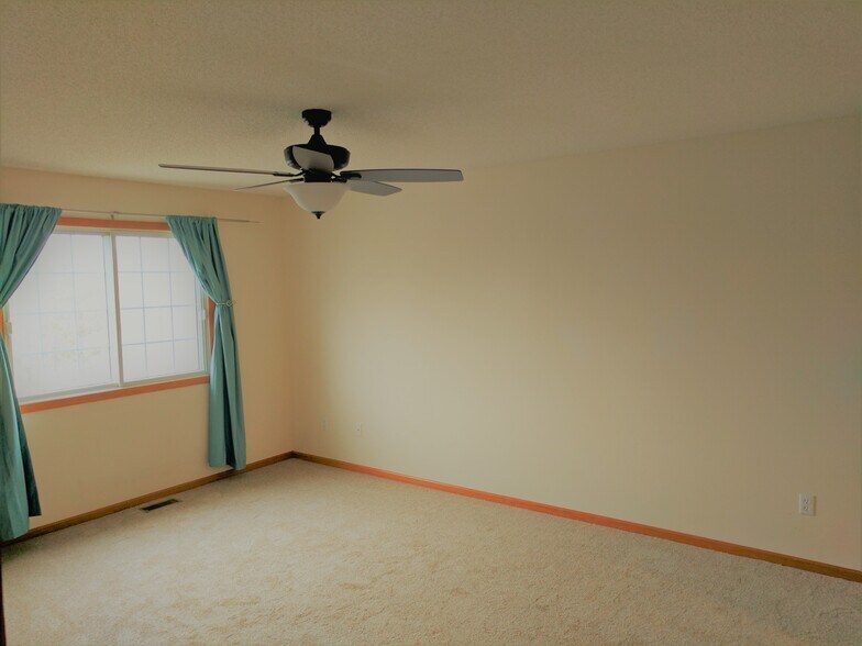 Building Photo - 3625 Vermilion Court North