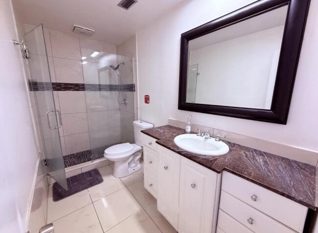 Building Photo - 5140 River Bluff Ln