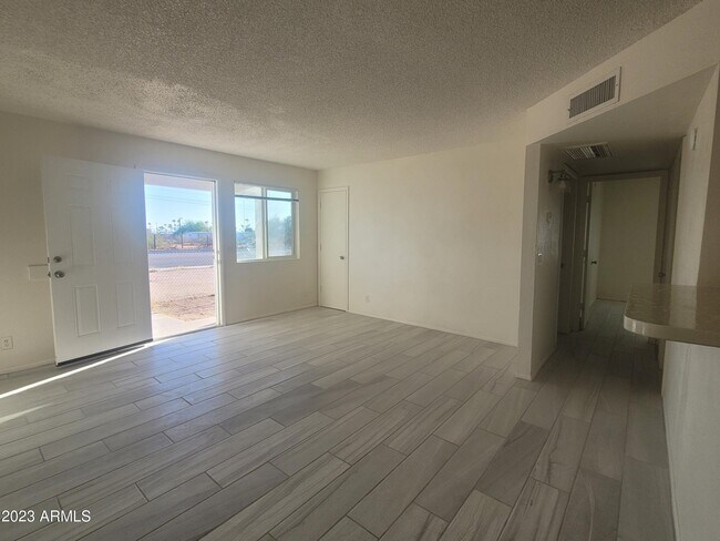 Building Photo - 506 E Southern Ave