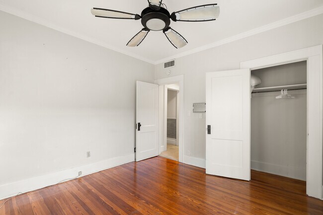 Building Photo - 1234 Beach Dr NE