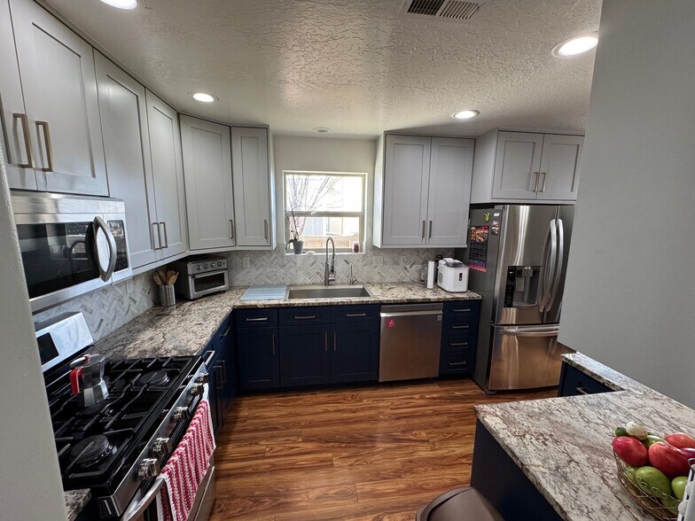 Building Photo - 822 N 1120 E